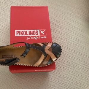 Pikolinos P. Vallarta Women's Shoe